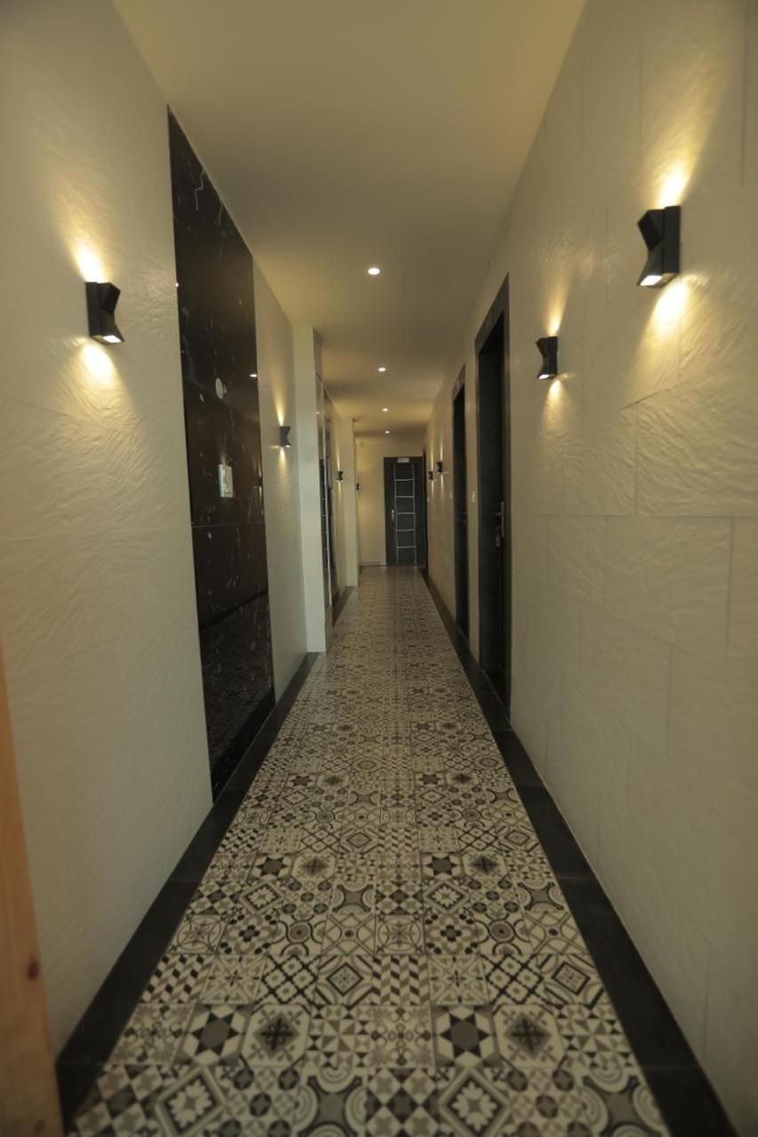 Av Royale Gms Road Hotel 3*