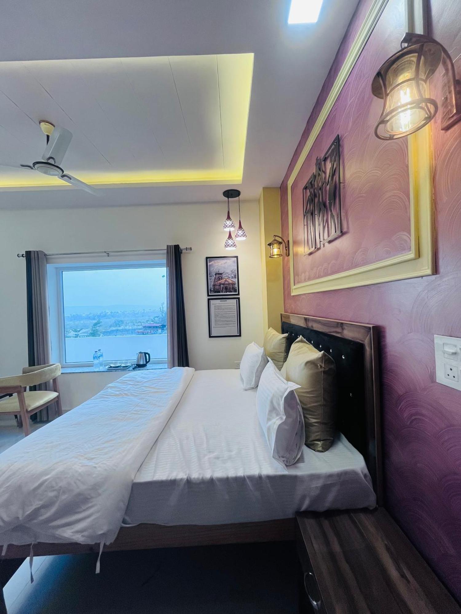 Rootz Hostel *