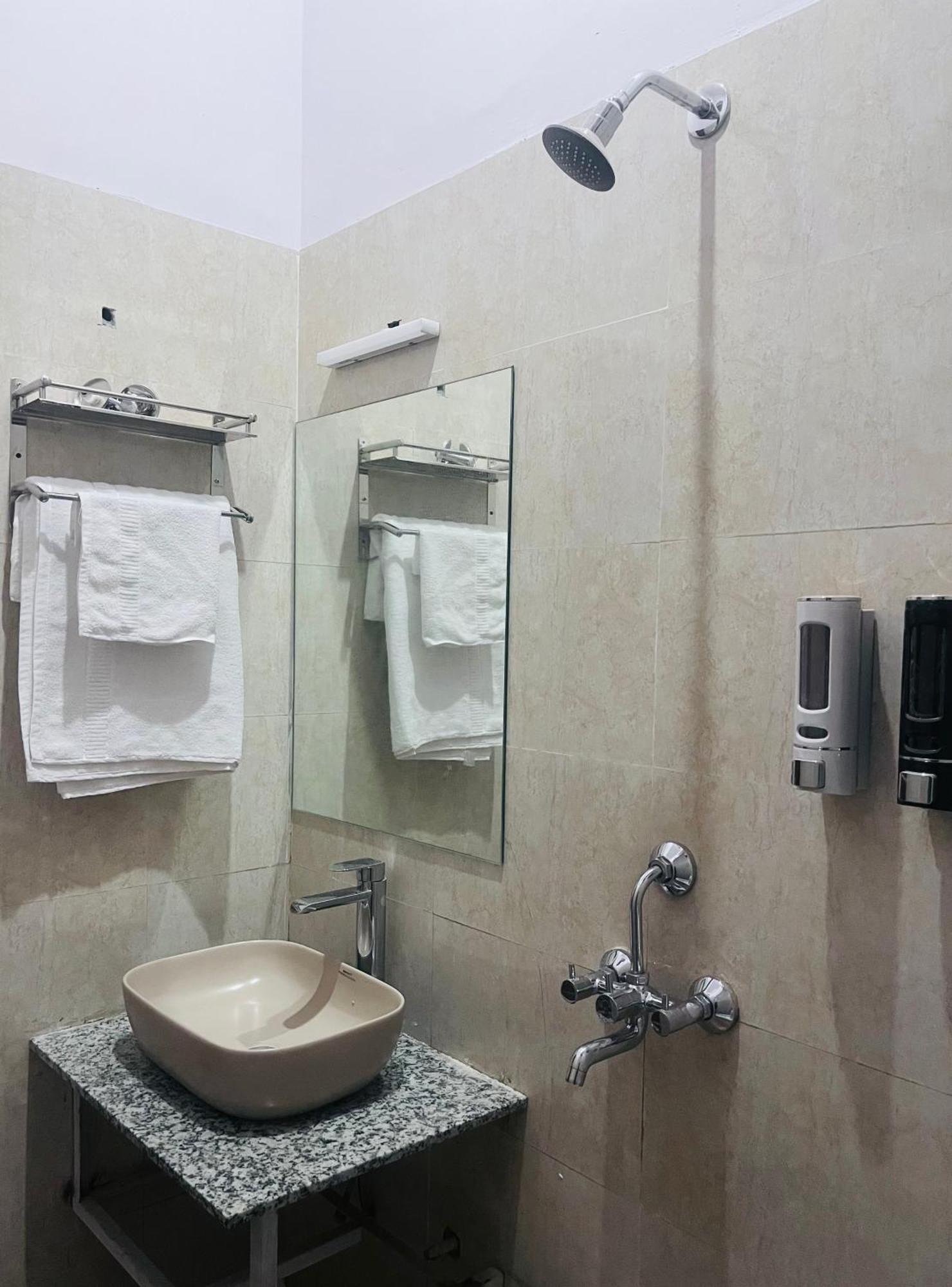 Rootz Hostel *
