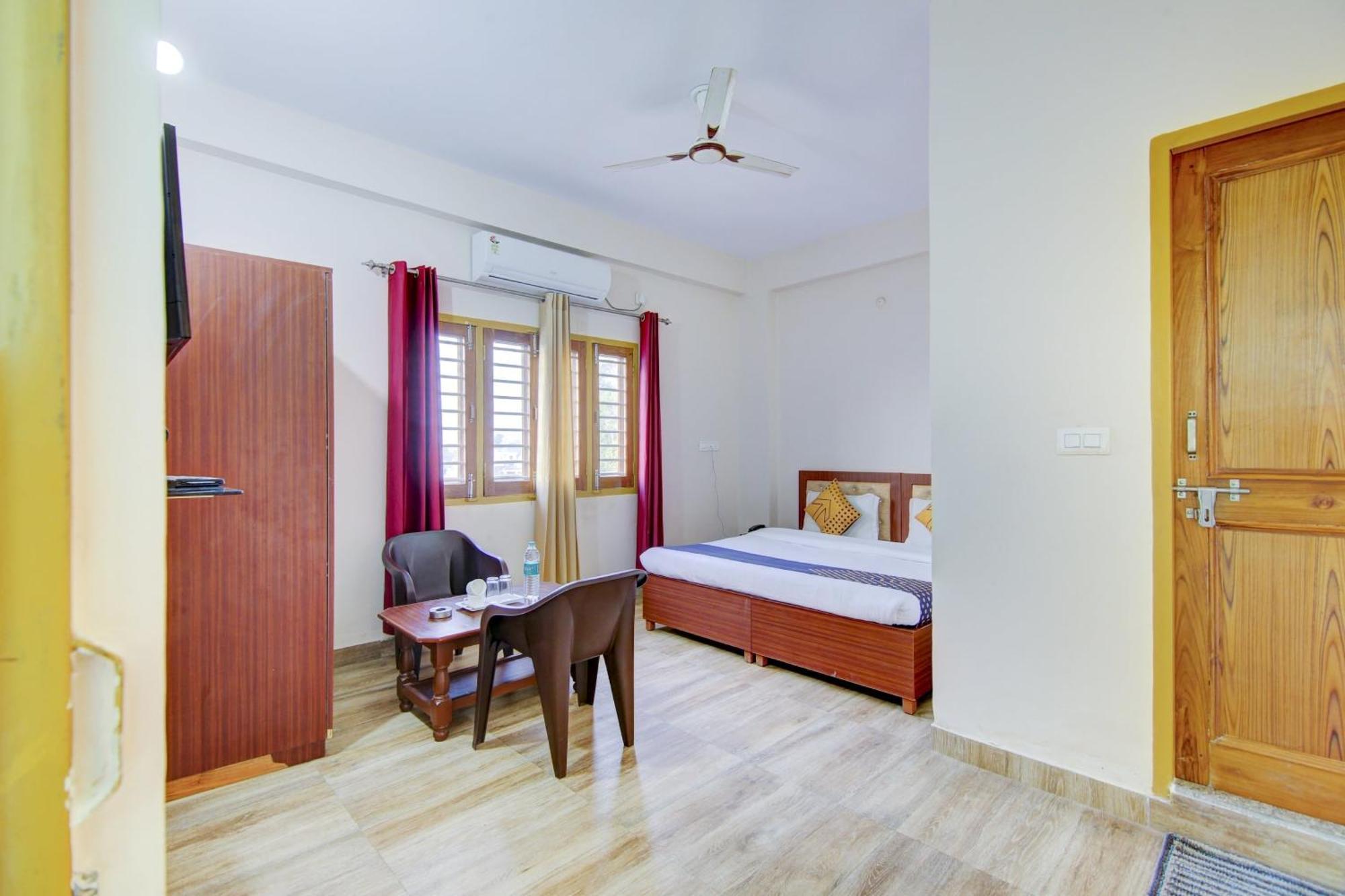 Spot On Chandra's Hotel 2*
