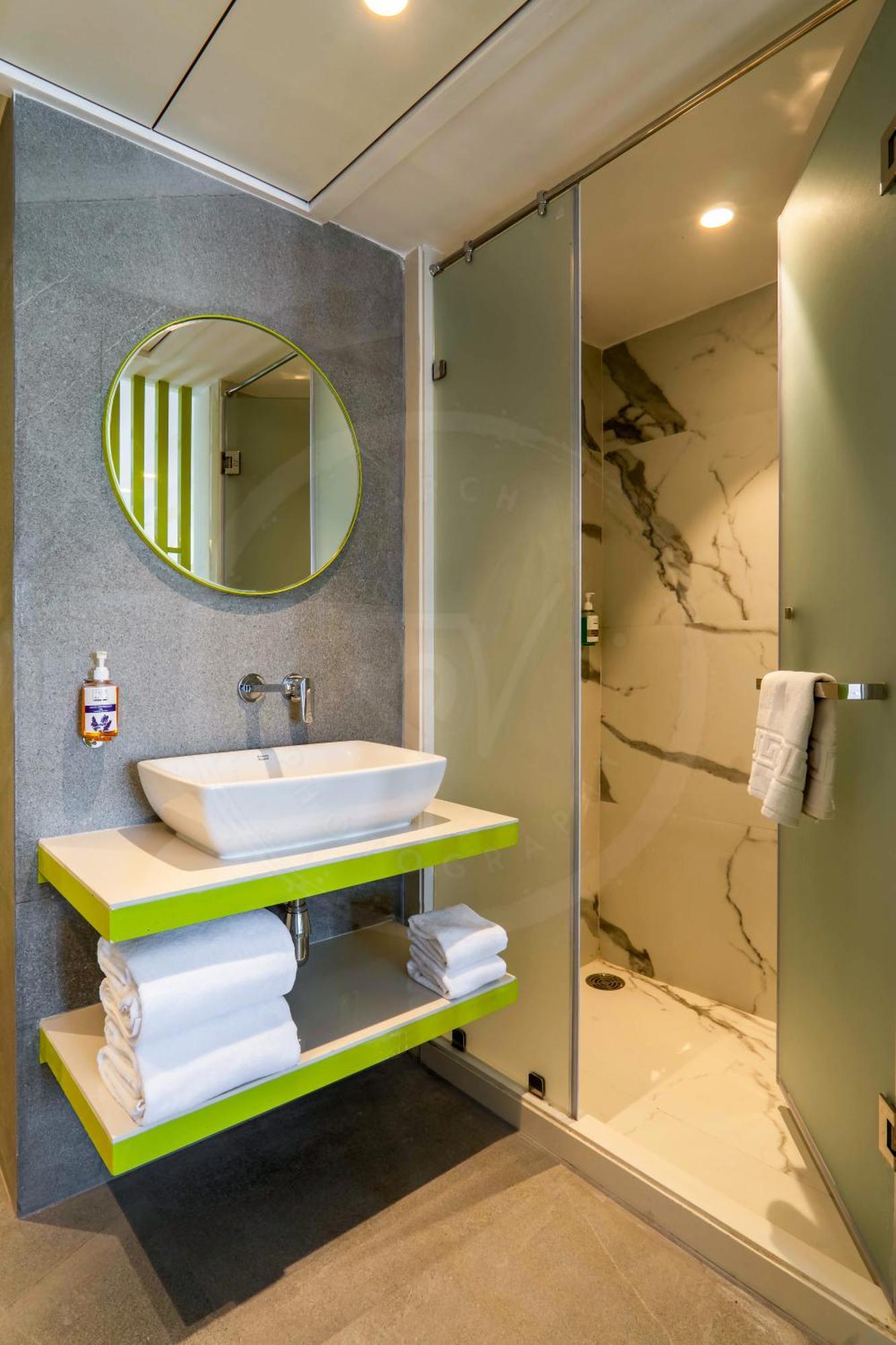 Hotel Le Roi At Railway Station 3*