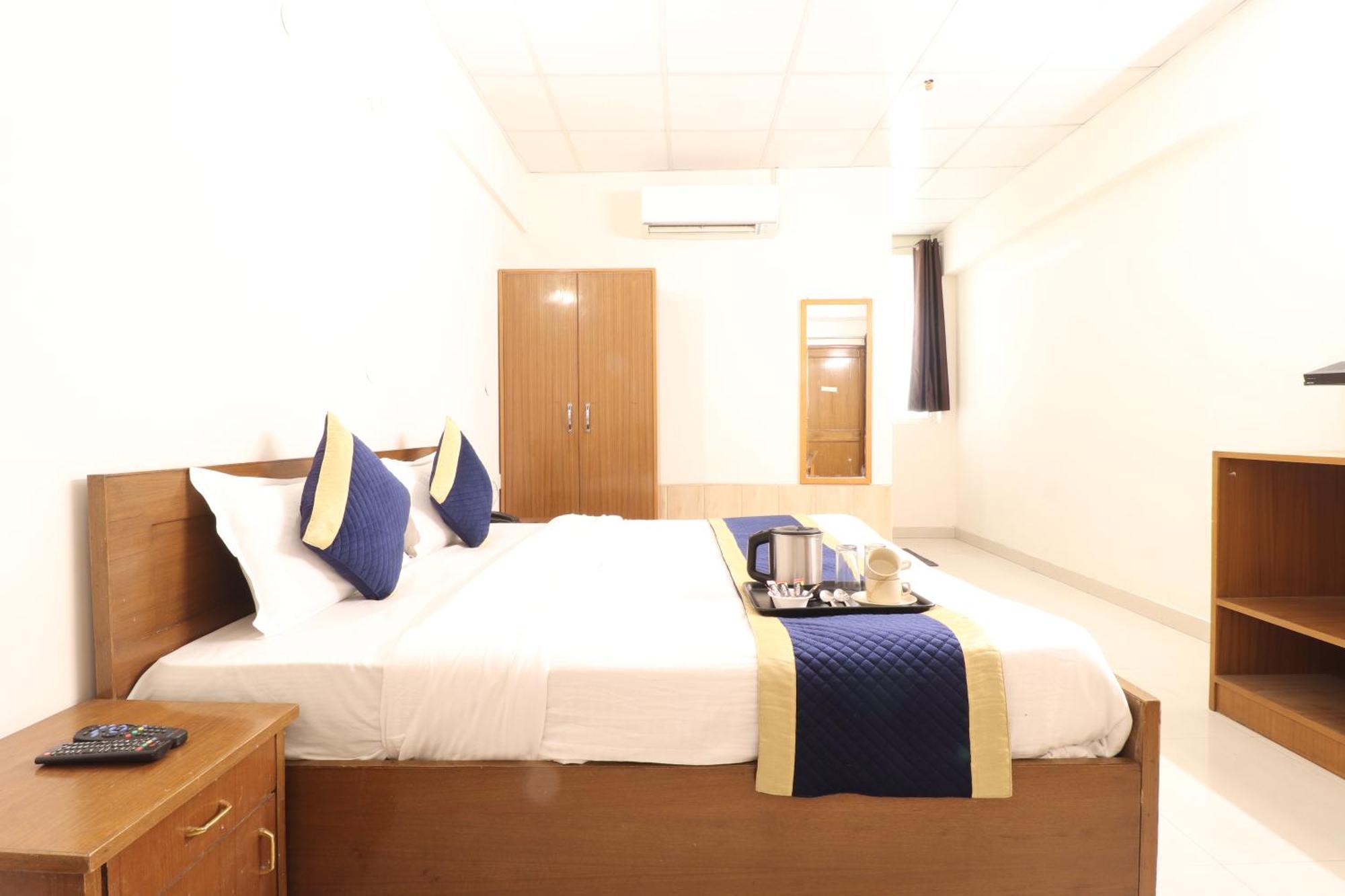 Krb Paradise Isbt Hotel