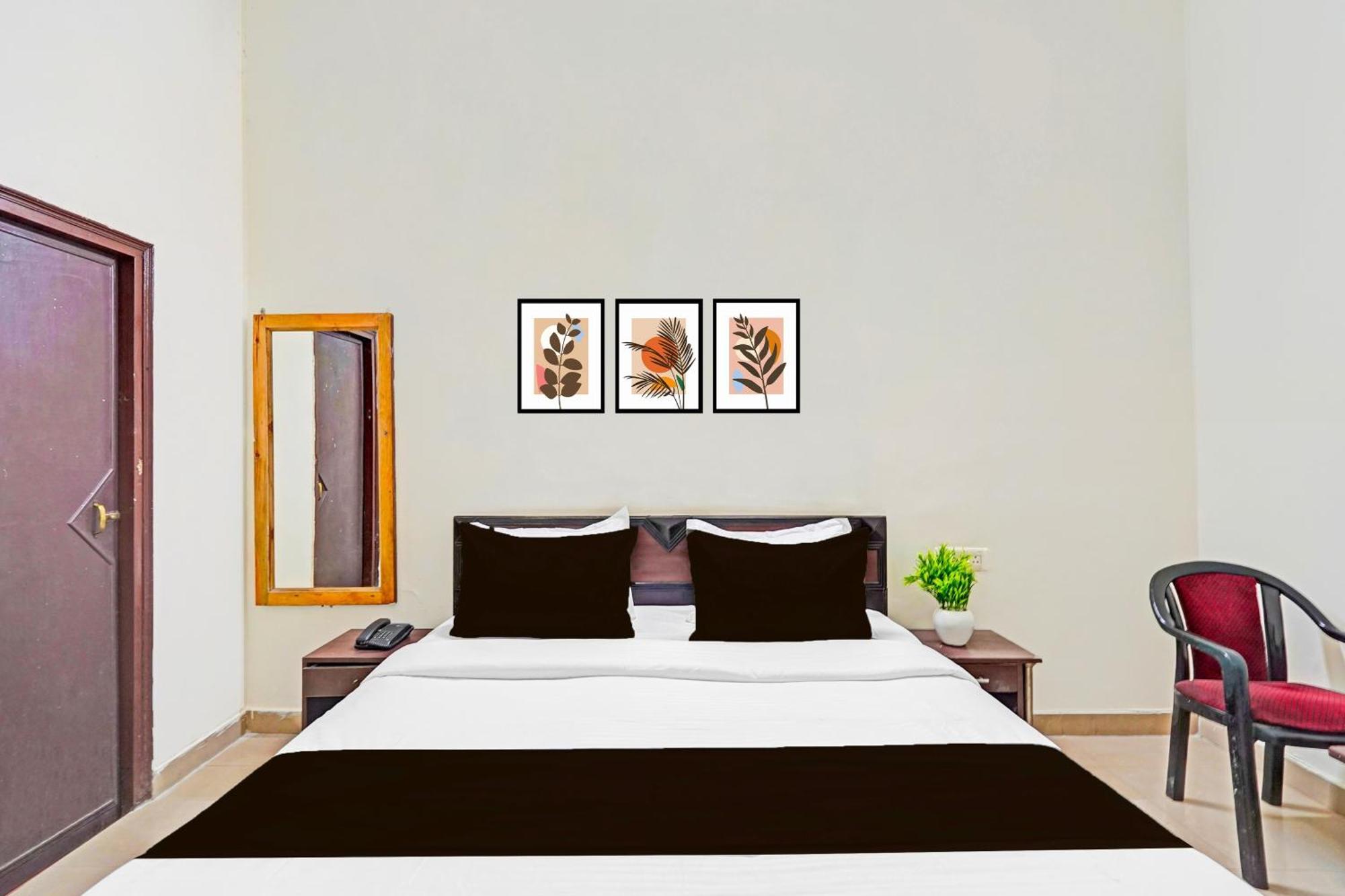Hotel Super Collection O Race Course *