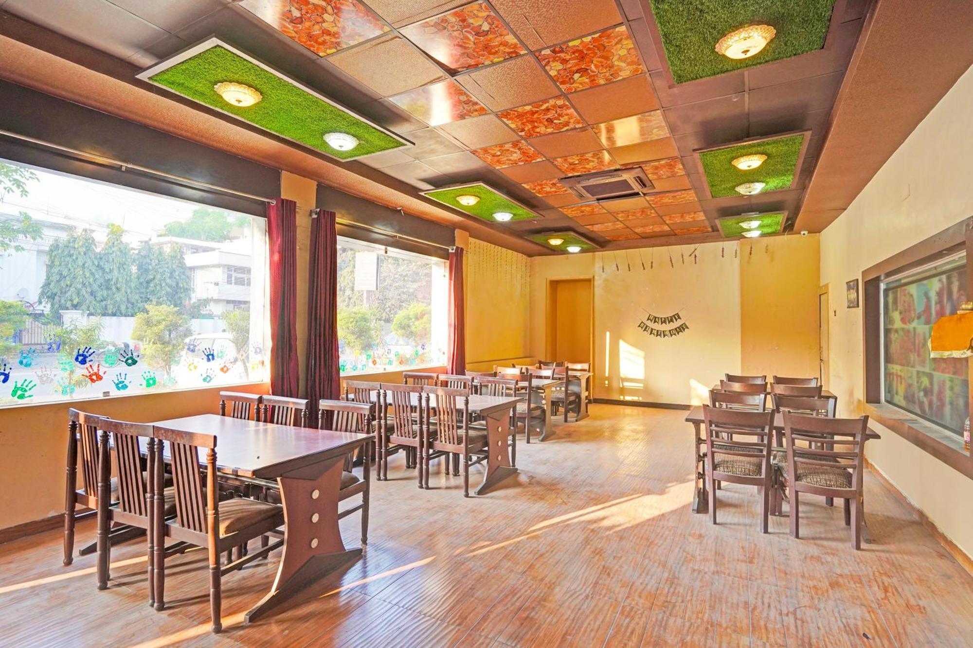 Hotel Super Collection O Race Course Dehradun