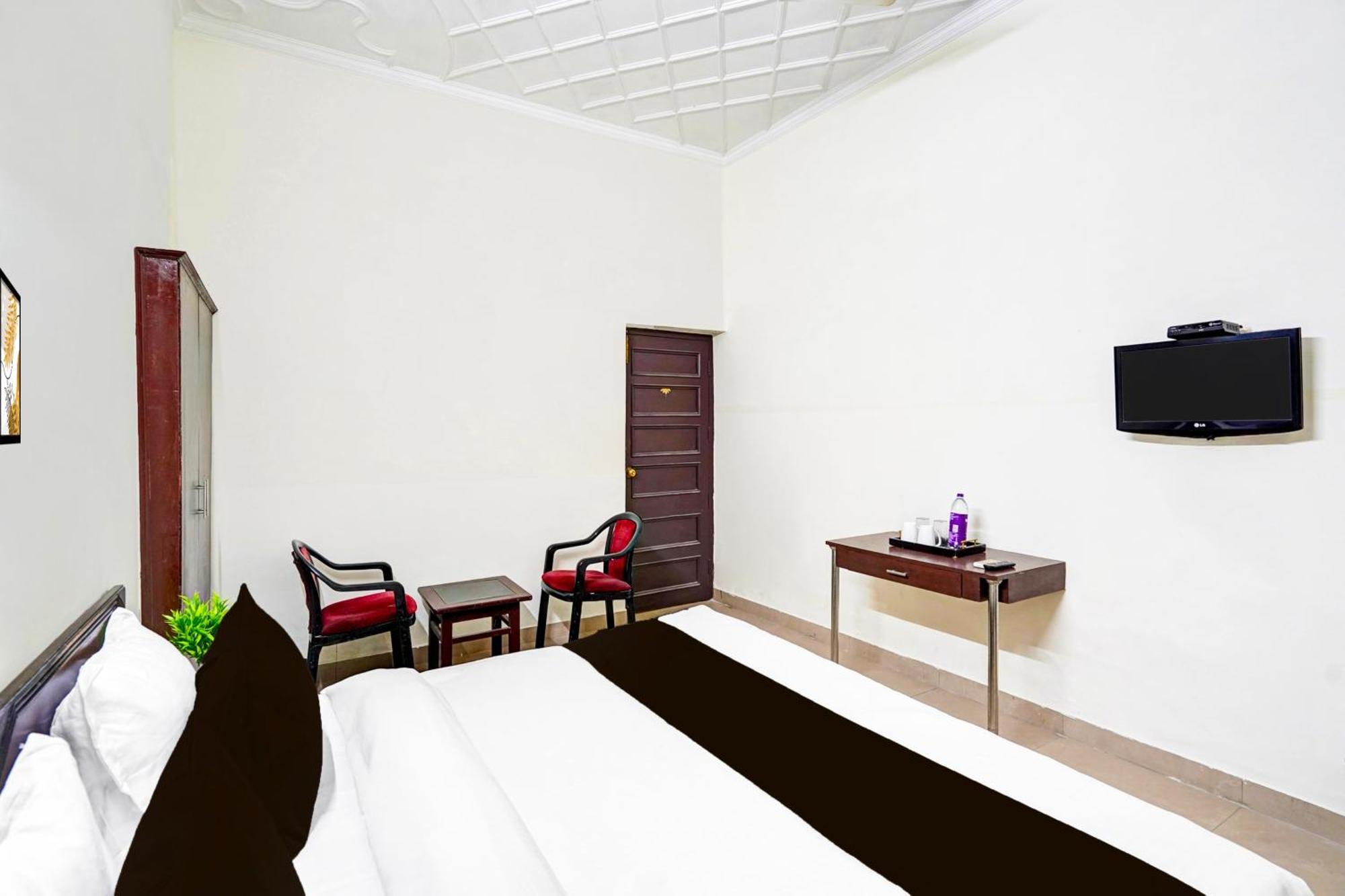 Hotel Super Collection O Race Course *