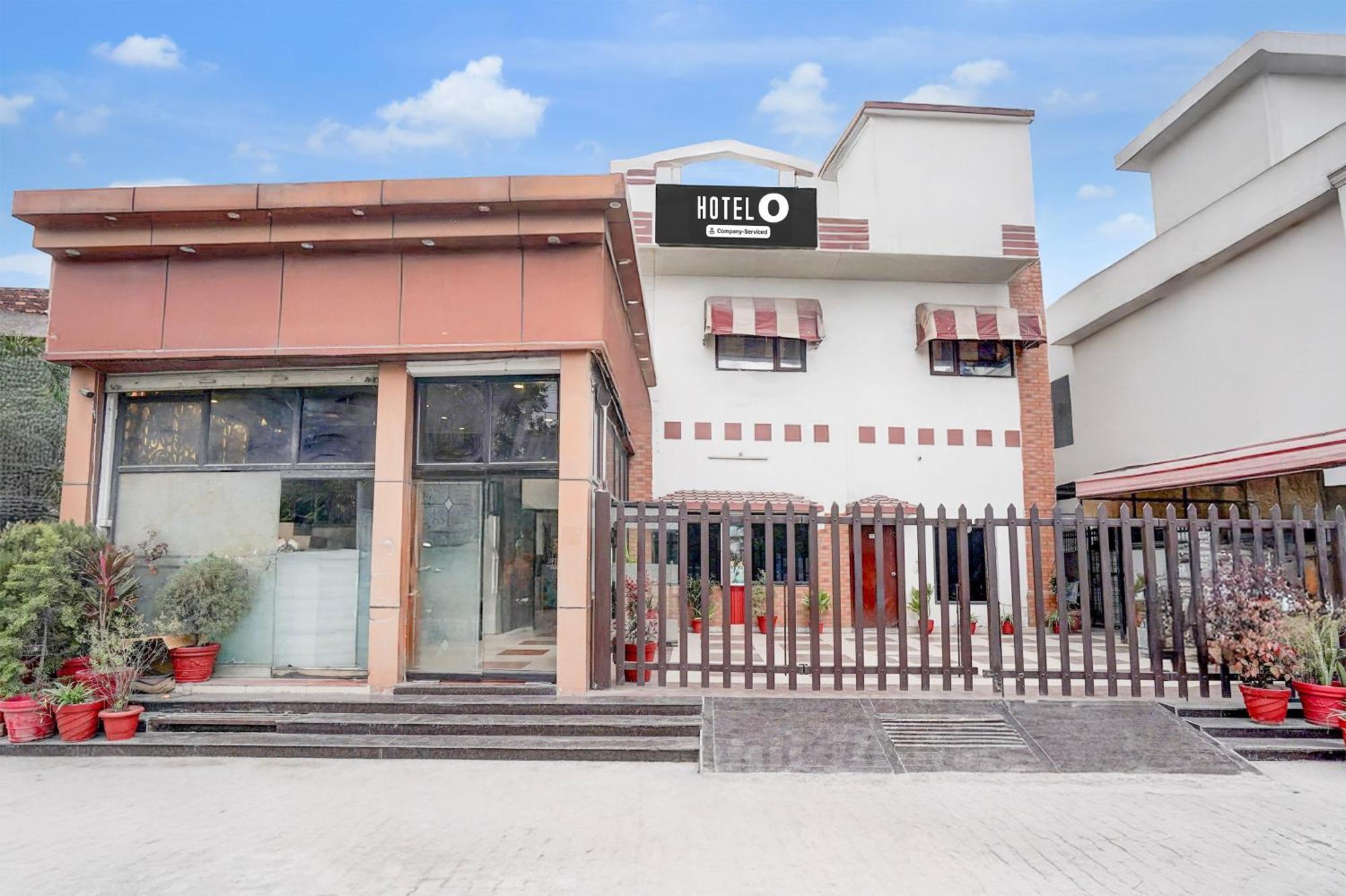 Hotel O Tyagi Road Near Railway Station