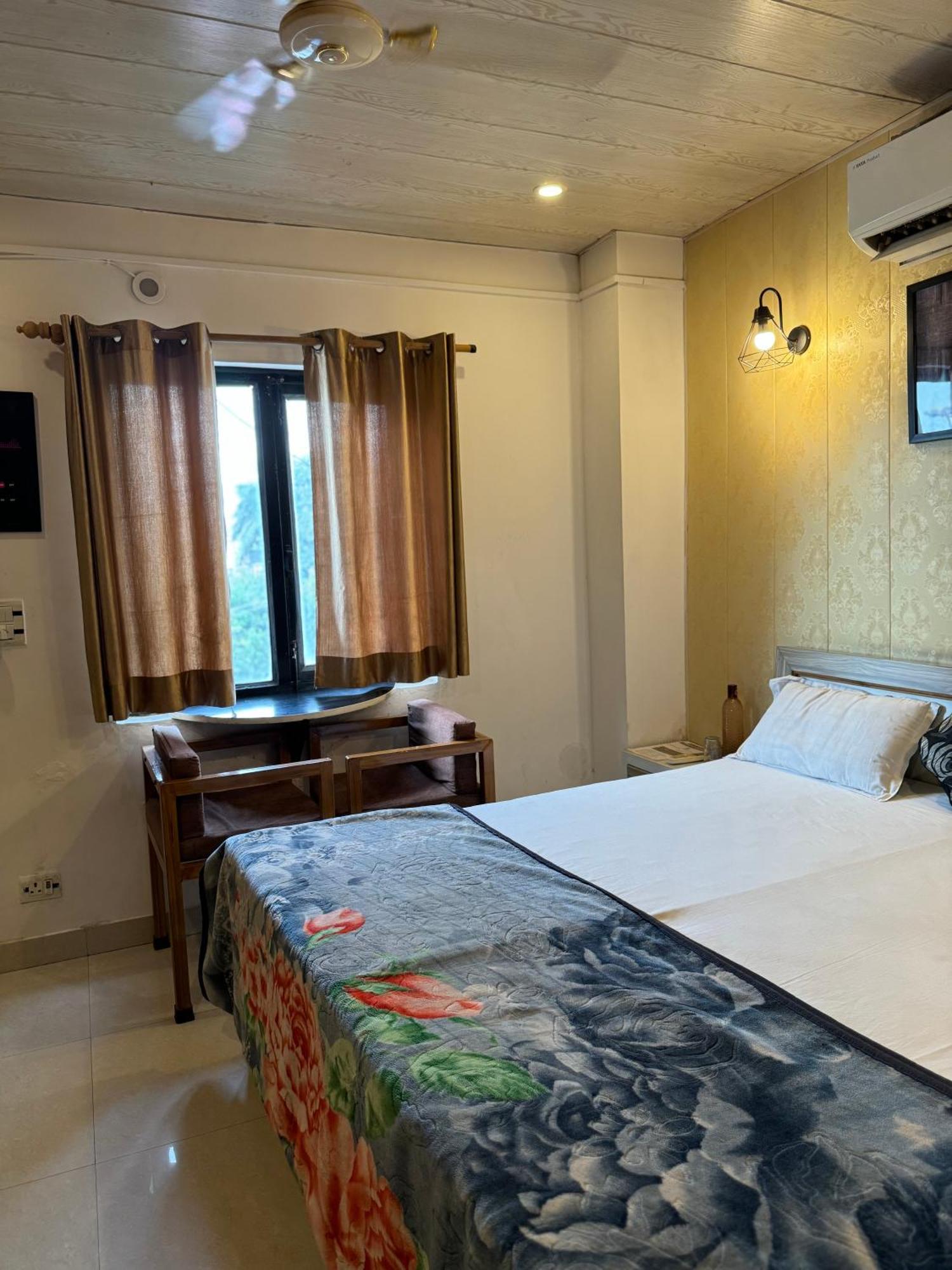 Nomads House * Dehradun