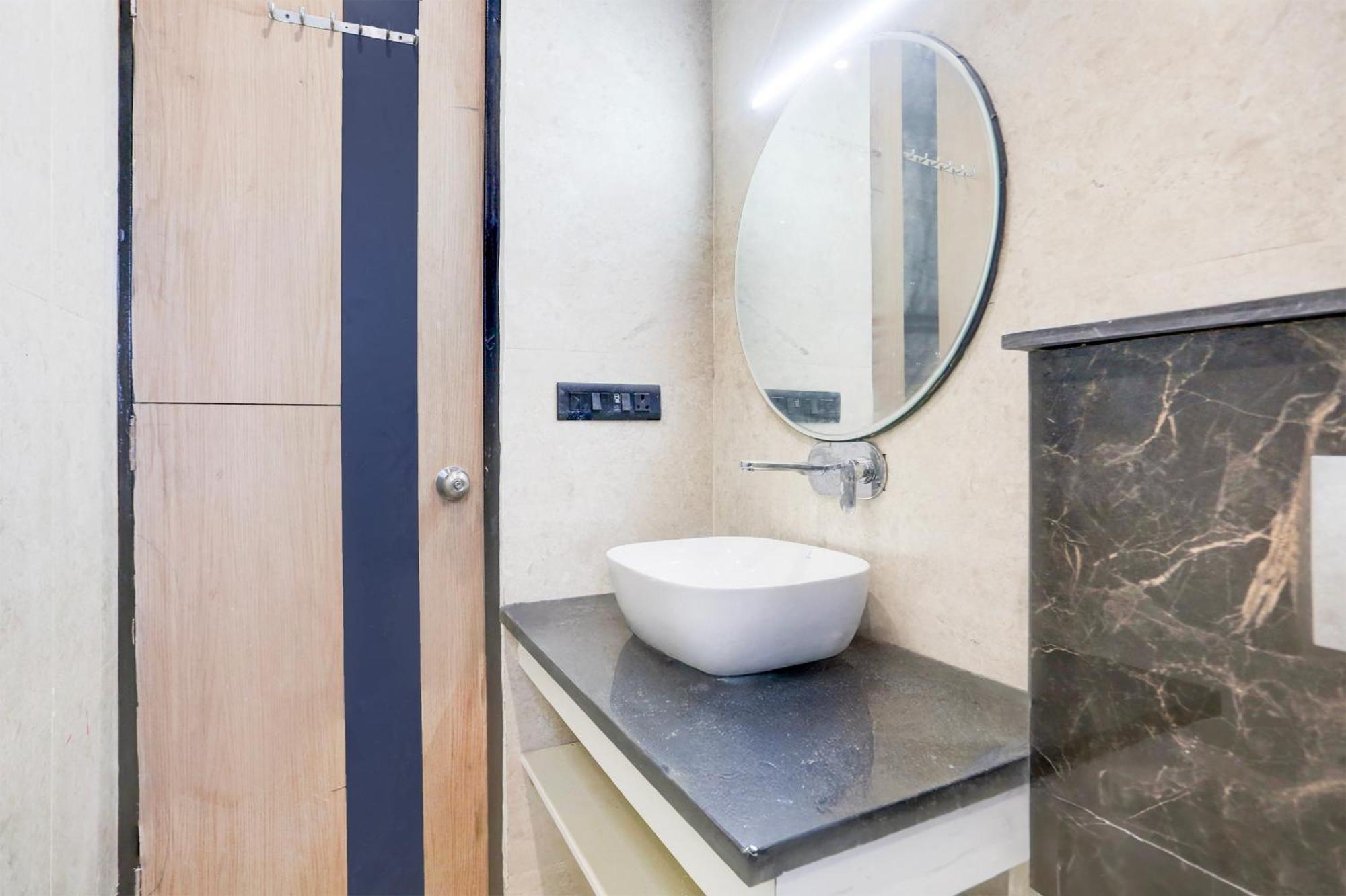 Super Townhouse Isbt Hotel Dehradun