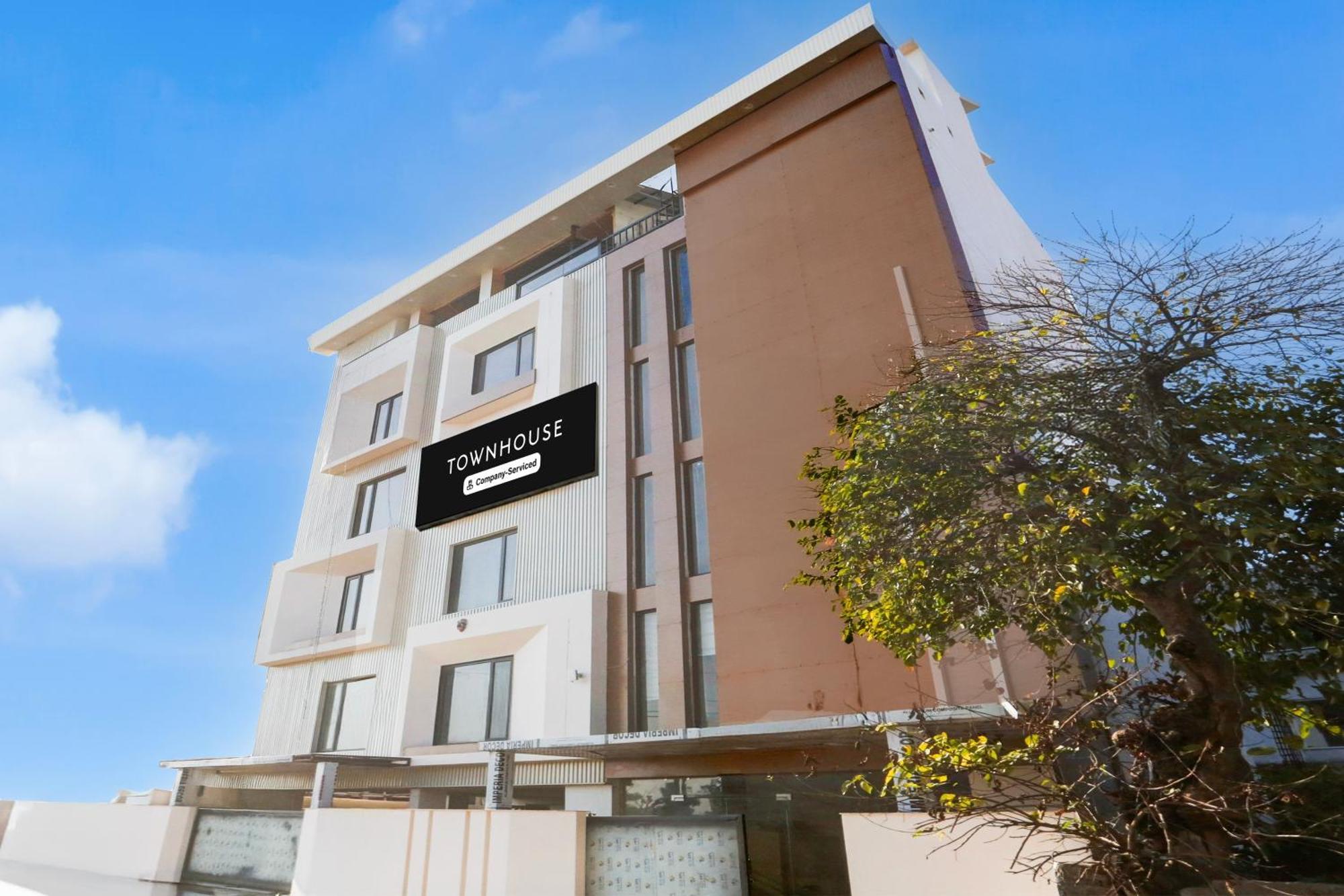Super Townhouse Isbt