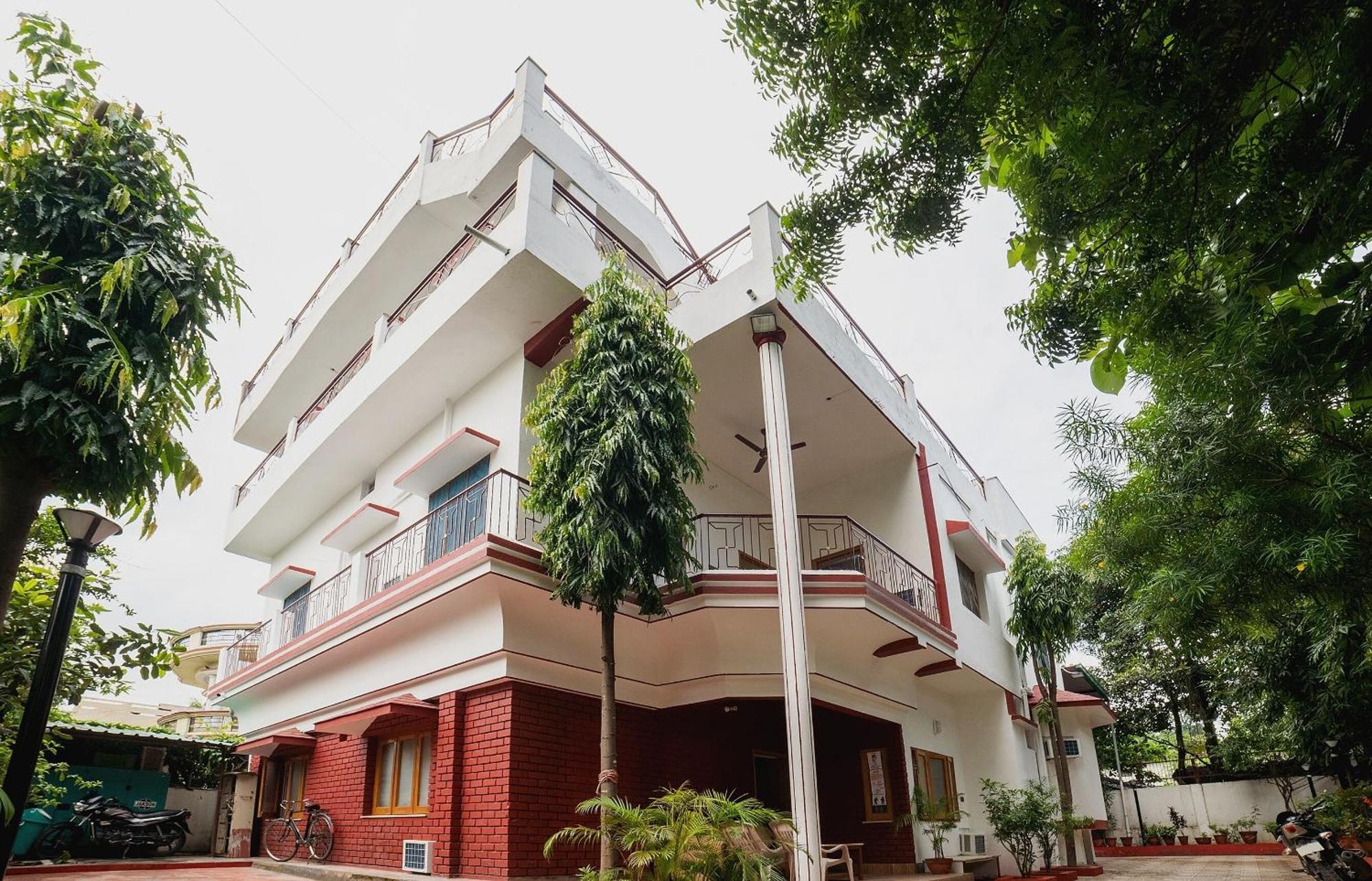 Guest house O Gautam 3*