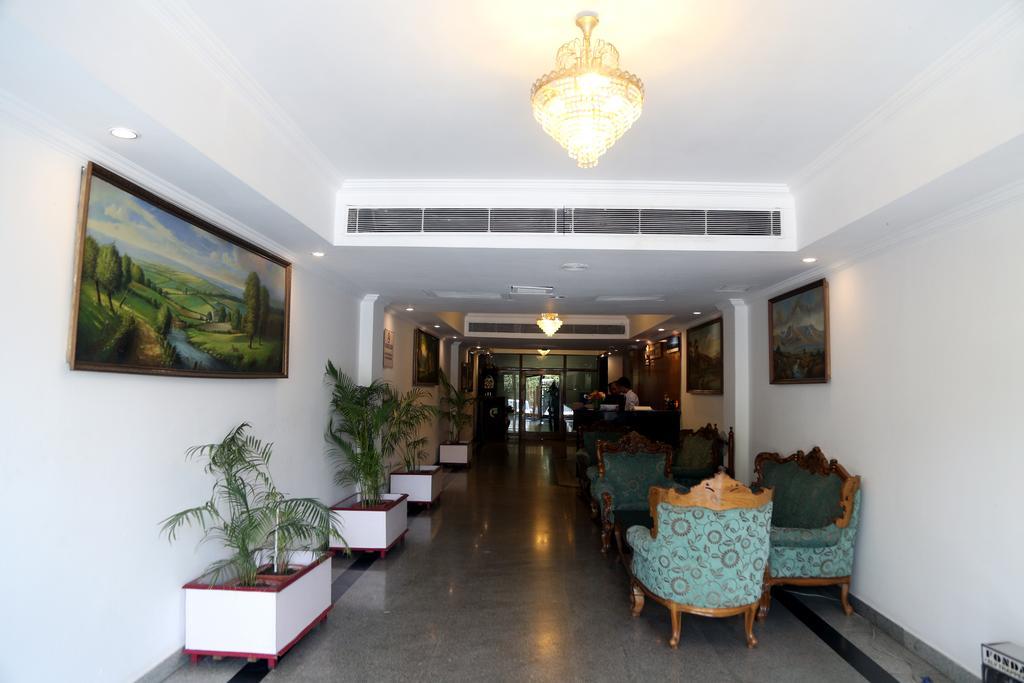 Classic International Hotel 3*