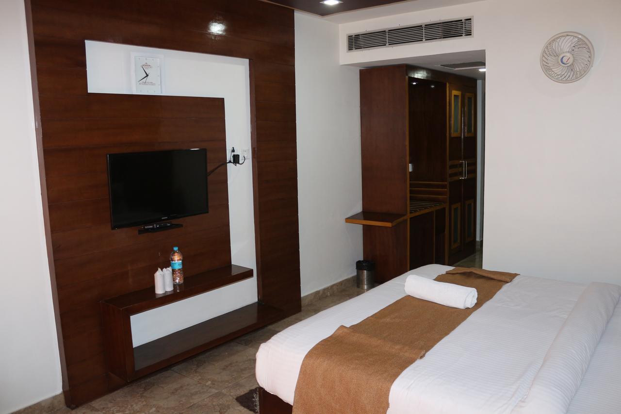 Hotel The Golden Oyster Dehradun