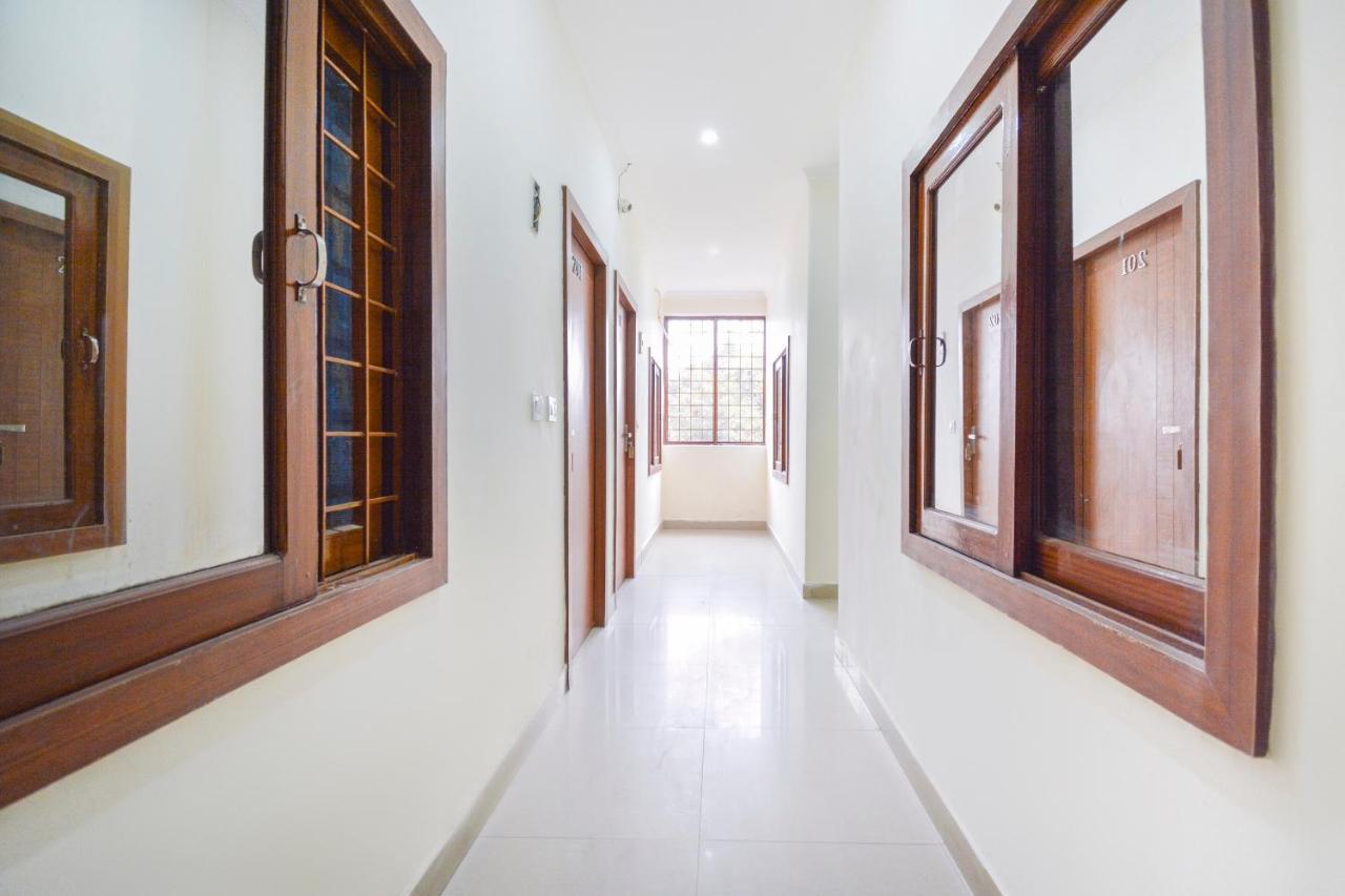 Oyo Shiva Palace 3*
